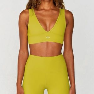 Set Active Limeade SportBody Shorts and Sport V Bra